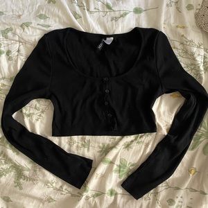 H&M Solid Black ribbed cropped long sleeve button up with square neckline